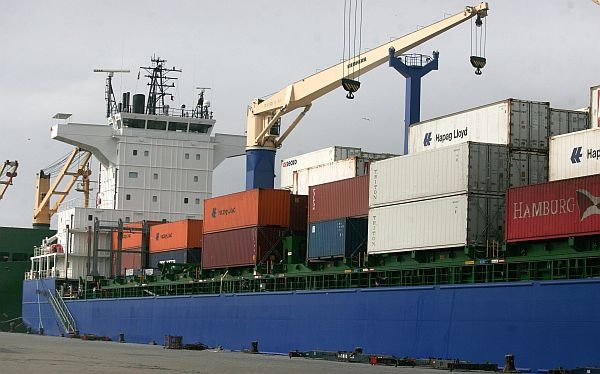 Exportaciones peruanas registraron fuerte caída por tercer mes consecutivo