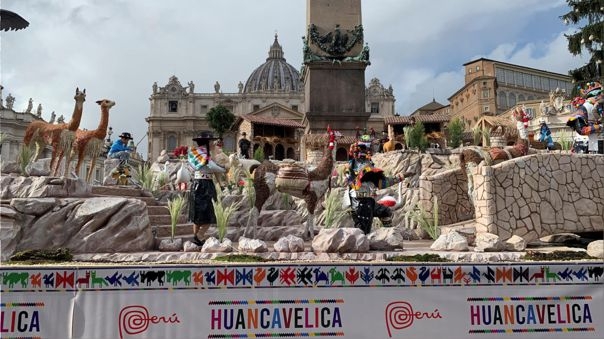 El papa Francisco elogió el belén peruano de la plaza de San Pedro inspirado en la comunidad de Chopcca