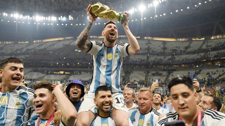 De la mano de Lionel Messi, Argentina campeÃ³n del Mundo: venciÃ³ por penales a Francia en la final de Qatar 2022