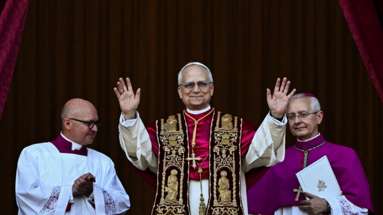 ¡Nuevo papa es ‘peruano’! Cardenal Robert Prevost asume como santo padre con el nombre de León XIV