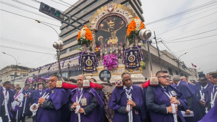 PROCESION DEL SEÑOR DE LOS MILAGROS