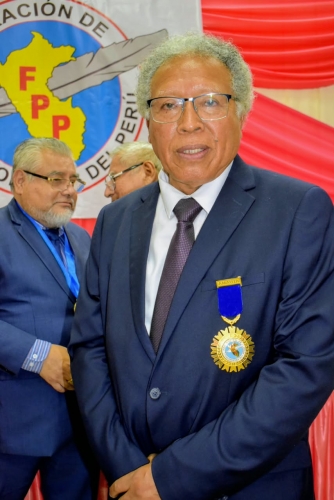 FEDERACION DE PERIODISTAS DEL PERÚ CONCEDE MEDALLA AMAUTA AL PERIODISTA JULIO ALZOLA