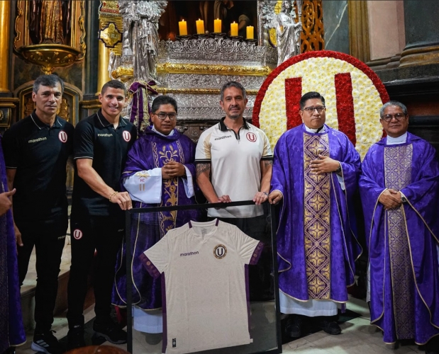 Universitario renovó su fe y devoción al Señor de los Milagros